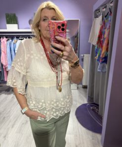 Romantische Bluse in Creme
